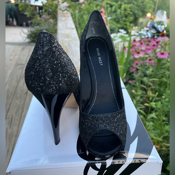Nine West Peep Toe Sequin Heels Size 9.5M STUNNING! - Picture 3 of 8